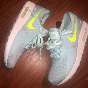 Nike Air Max, light coral with fluorescent green